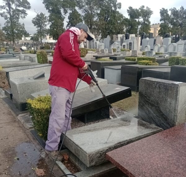 Headstone cleaning using a pressure washer
