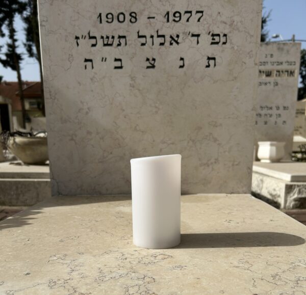 Placement of a candle on the headstone