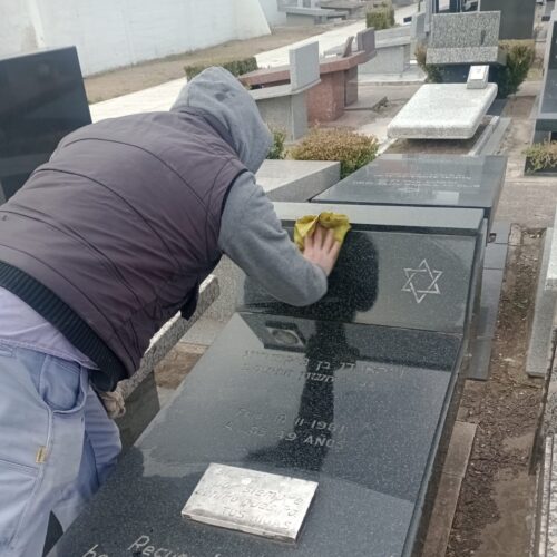 Headstone cleaning (one time)