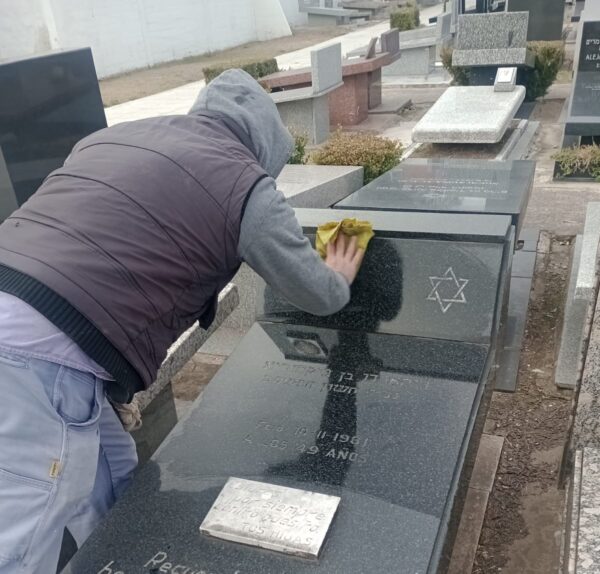 Headstone cleaning (one time)